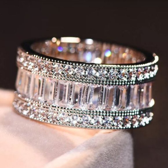 Jewelry - NEW Silver Baguette Round Diamond  Ring 10